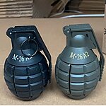 點一下即可放大預覽 -- [黑色]-M26A2 仿真水彈手榴彈 會噴射 手雷 道具模型 吃雞神器